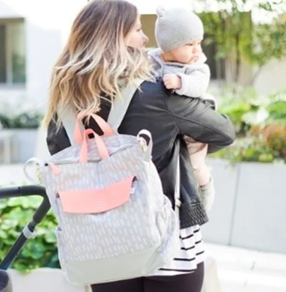 چرا تهیه ساک لوازم نوزادان مهم است؟!